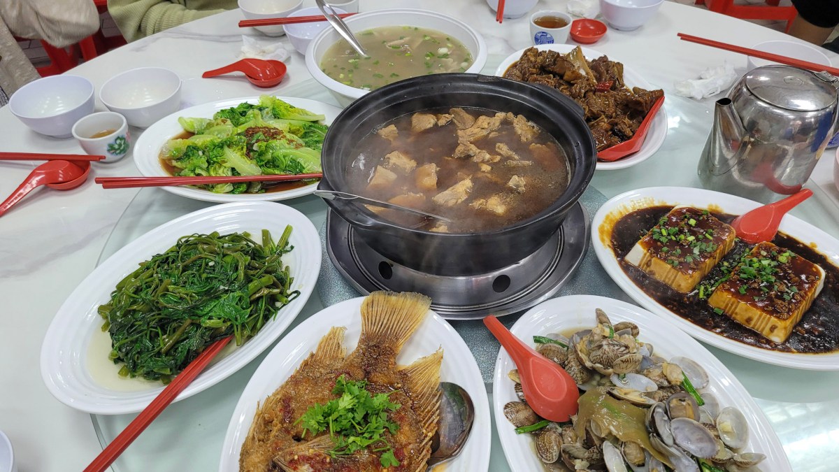 新峰肉骨茶︰冷氣開放的肉骨茶名店